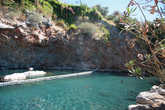 Ванны Клеопатры — очередная историческая нелепица в названии, но приятный природный водоем для оздоровительных купаний.