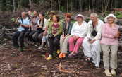 Наша группа у папуасов Короваи