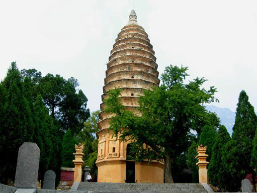 Пагода Суньюэ / Songyue Pagoda (嵩岳寺塔)