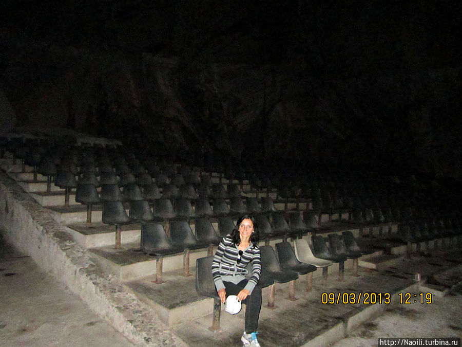 А этот зал иногда используется для концертов. Национальный парк Пещеры Какахуамилпа, Мексика
