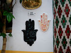 Рука Фатимы — сильный талисман от порчи и сглаза, очень популярный у мусульман. В общем, защищает от невезения.
