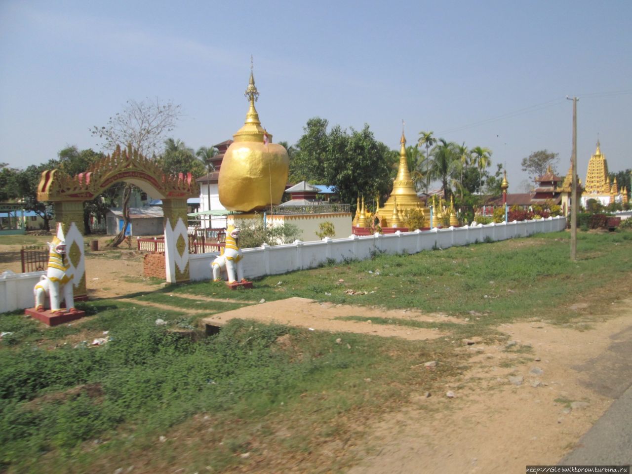 О красивых пагодах вдоль дороги Область Багоу, Мьянма