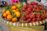 Благо, фрукты как были фруктами, так ими и остались. Рамбутаны и мандарины всегда свежи и хороши. особенно во вьетнамских плоских корзинах...