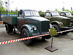 Послевоенный грузовик ГАЗ-51, выпускавшийся на заводе им.Молотова (том самом ЗИМе) и развивавший скорость до 70 км/ч.