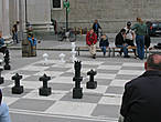 Шахматы перед собором