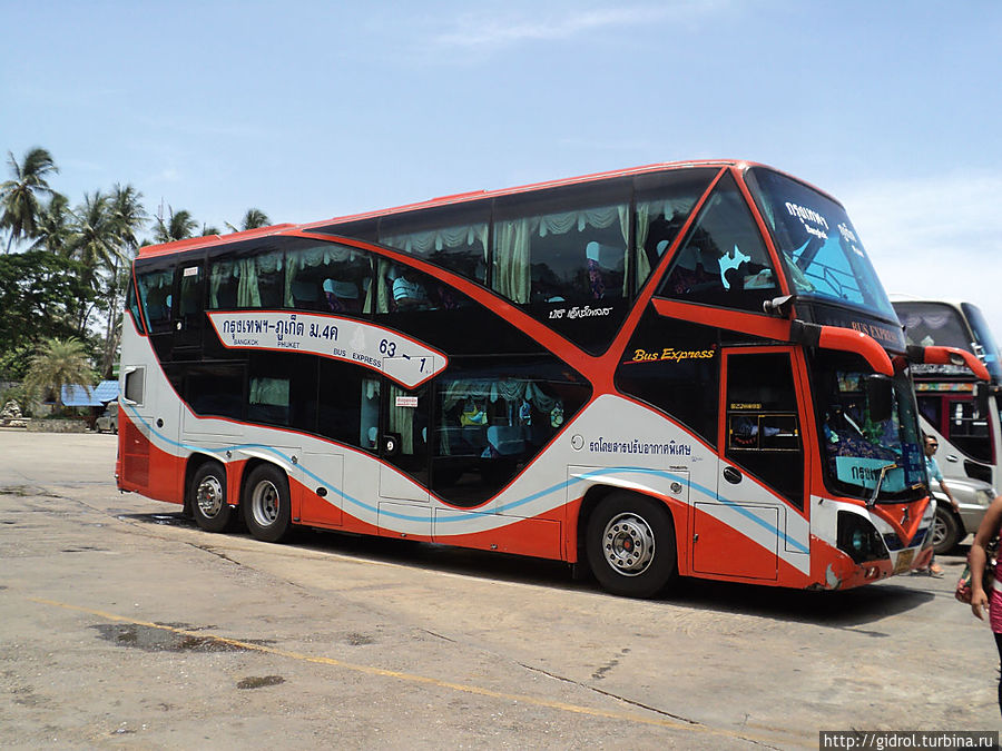 Самый дешевый автобус на Пхукет с кондиционером и туалетом внутри. Самый дешевый автобус на Пхукет с кондиционером и туалетом внутри.