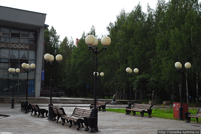 Скамеечки с фонарями. Сыктывкар, Россия