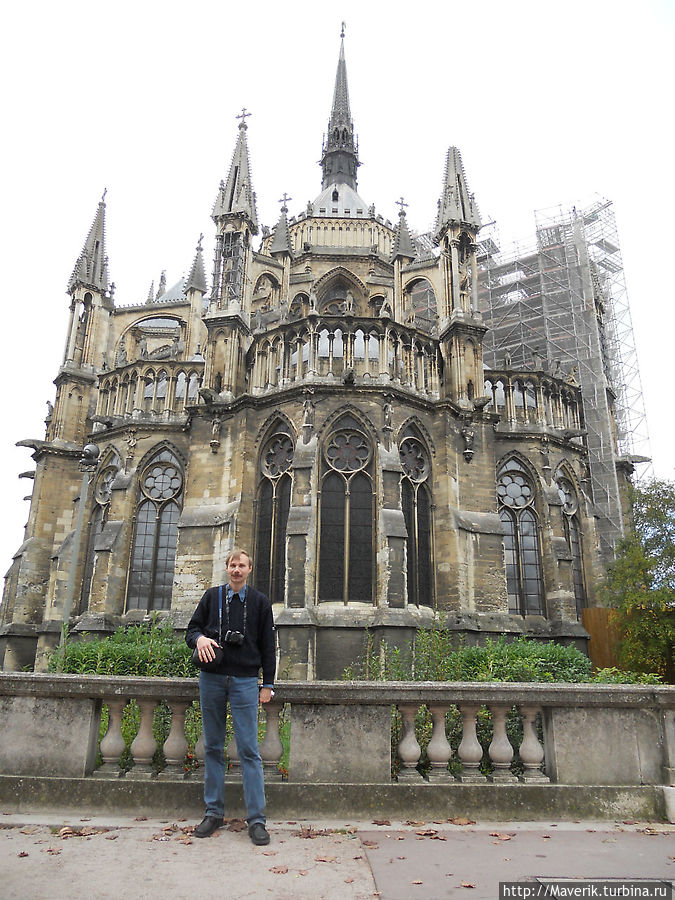 Перед нами Реймский кафедральный собор или Нотр-Дам де Реймс.
История воздвижения храма на месте собора уходит в v век. Перед нами Реймский кафедральный собор или Нотр-Дам де Реймс.
История воздвижения храма на месте собора уходит в v век.