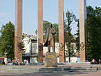 Памятник Степану Бандере установлен в 2001 году.
