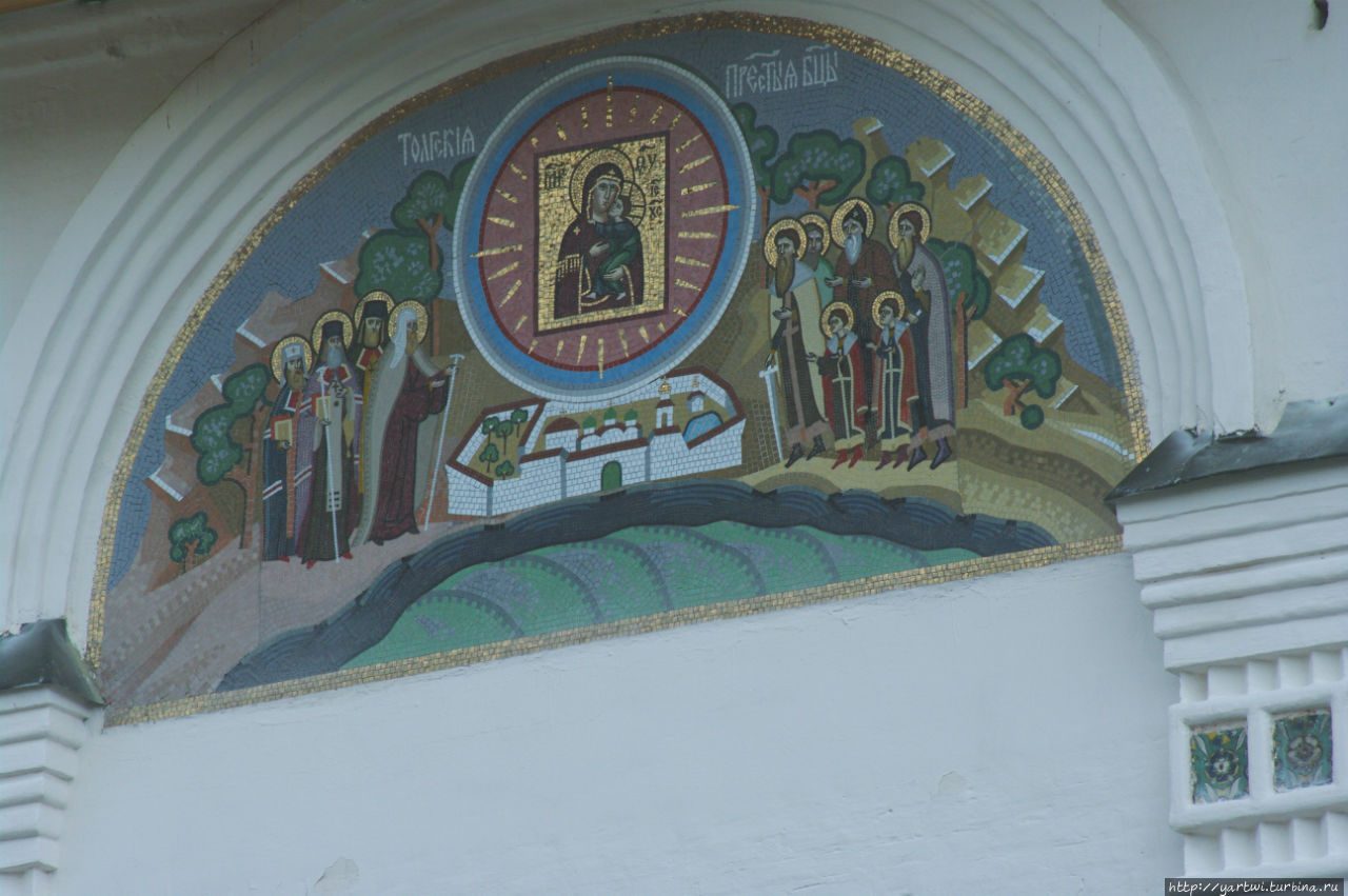 Осматриваем собор и прилегающую территорию Толгского монастыря. Толга, Россия