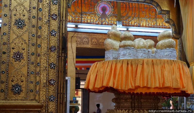 Пагода Пхаунг До У Озеро Инле, Мьянма
