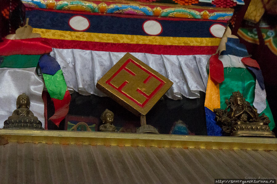 Интерьеры и убранство бонского монастыря Тибет, Китай