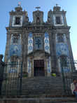 Фасад церкви Санту Илдефонсу.