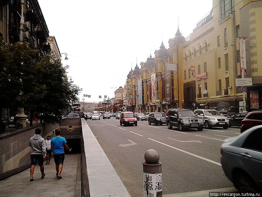 А вот уже и Крещатик, центральная и самая известная улица Киева Киев, Украина