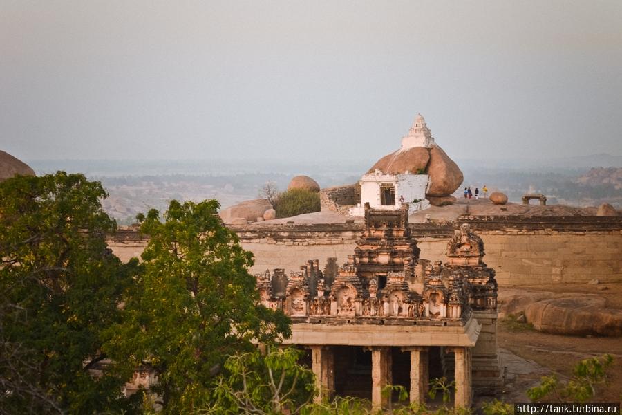 Хампи. Храмы и обезьяны Хампи, Индия