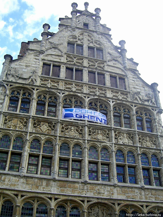 Одно из зданий по улице Graslei Одно из зданий по улице Graslei