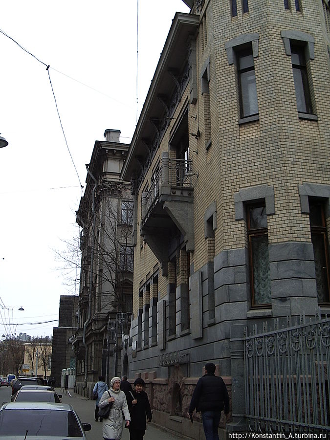 балкон с которого много раз выступал Ленин (рядом с  Государственным Музеем Политической истории России ) Санкт-Петербург, Россия