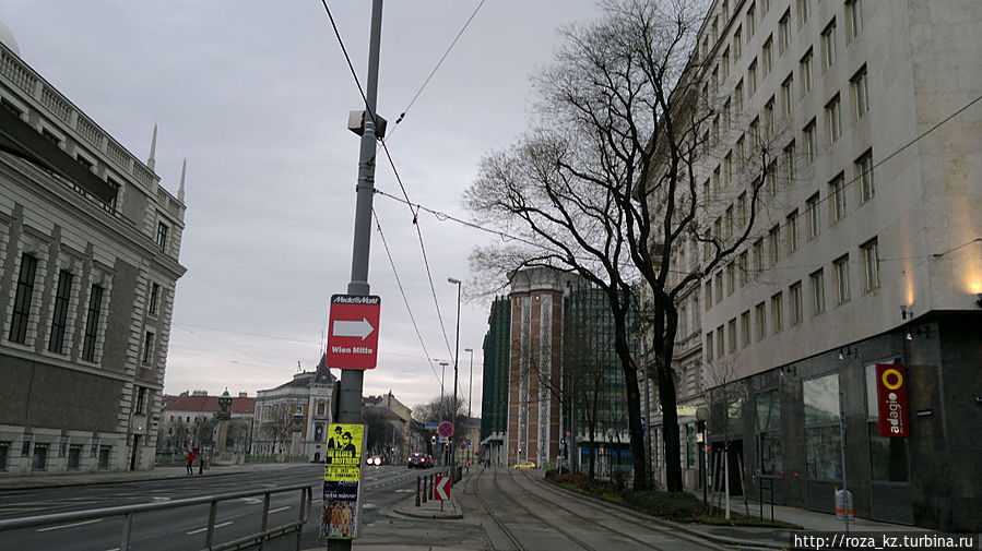 дорога от отеля к остановке трамвая 0 около 100 метров Вена, Австрия