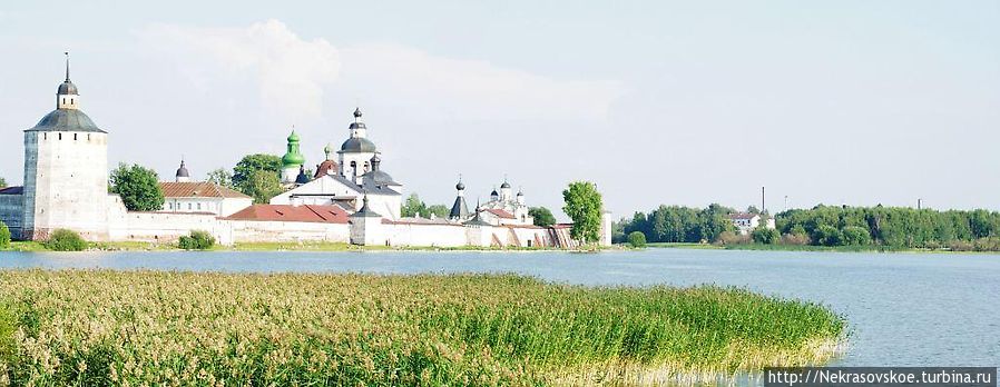 Здесь открывается великолепная панорама на Кирилло-Белозерский монастырь. Кириллов, Россия
