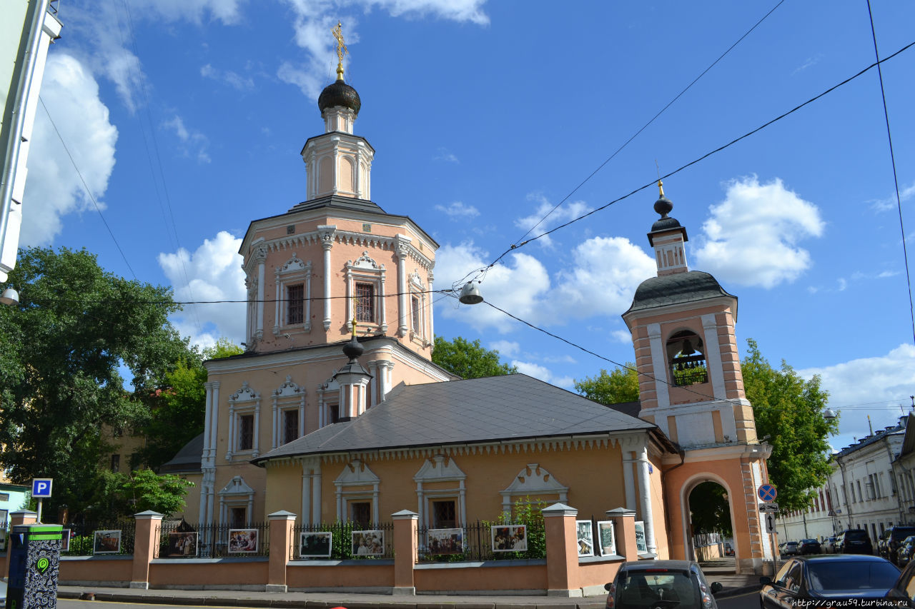 Церковь Троицы Живоначальной в Хохлах Москва, Россия