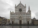 Санта Кроче. Церковь Святого Креста.
Здесь находится пантеон где покоятся знаменитые люди Италии: Фосколо, Альфьери, Макиавелли, Микеланджело, Россини и другие.