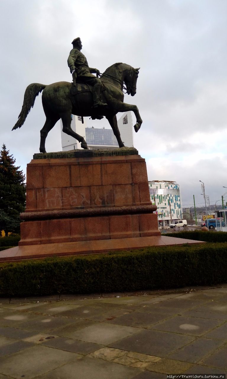 Памятник полководцу времён гражданской войны Котовскому. У гостиницы Космос. Кишинёв, Молдова