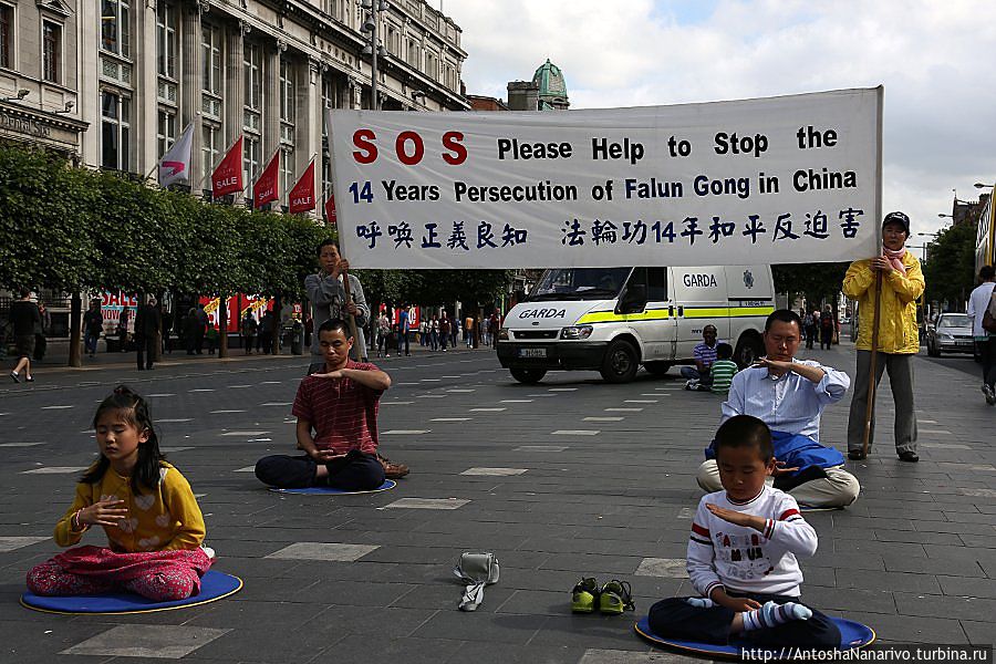 Китайцы протестуют против гонений на общество 