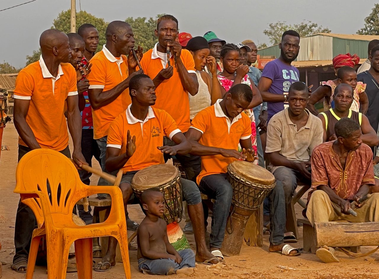 Танцы и маски ивуарийцев. Танец Заули племени Гуро Буафла, Кот-д'Ивуар