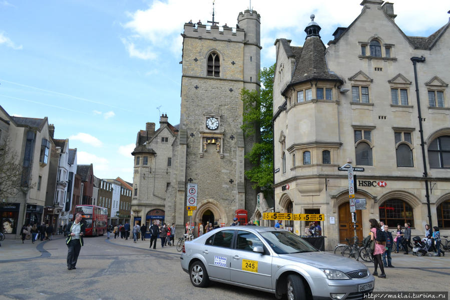Башня Карфакс 13 века — единственная сохранившаяся часть бывшей городской церкви. Оксфорд, Великобритания