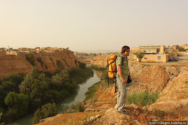 Олег Семичев на фоне реки Карун Провинция Хузестан, Иран
