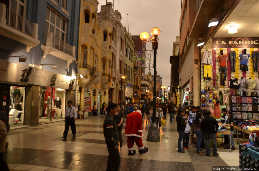 Пешеходная улица — вечерняя Лима, перу Перу