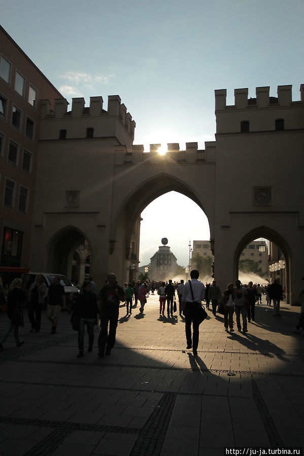 Карлстор — городские ворота XIV века Мюнхен, Германия