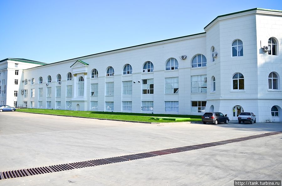 Производственное здания завода шампанских вин Абрау-Дюрсо. Абрау-Дюрсо, Россия