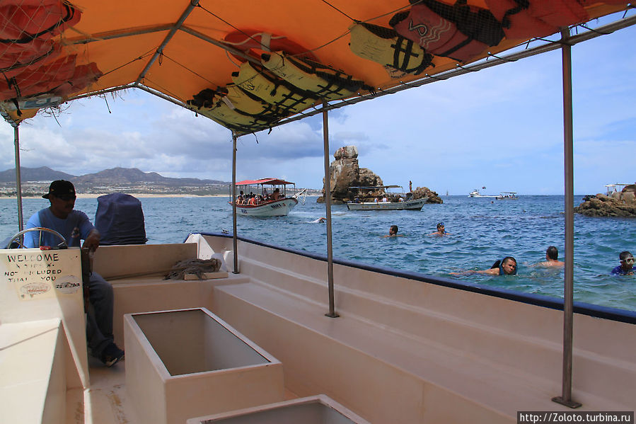 Лодка со стеклянным дном (вернее сказать окошком) Кабо-Сан-Лукас, Мексика