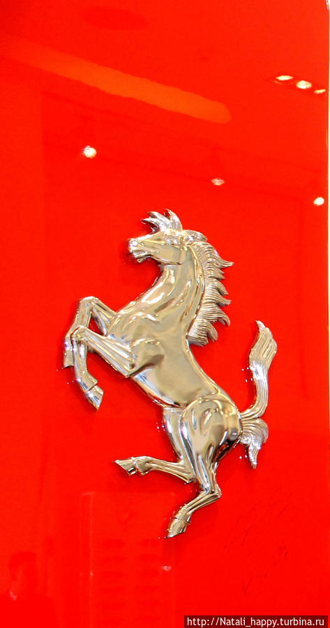 Ferrari Store Milano / Ferrari Store Milano