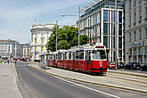 Трамвай — основной вид общественного транспорта в Вене