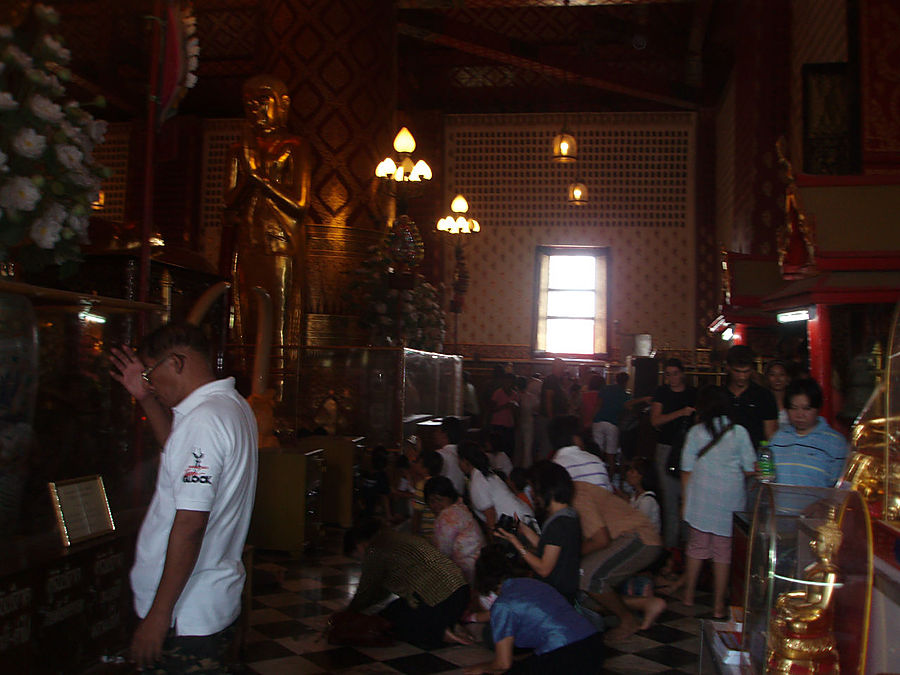 Аюттхая. Храм у дороги Аюттхая, Таиланд