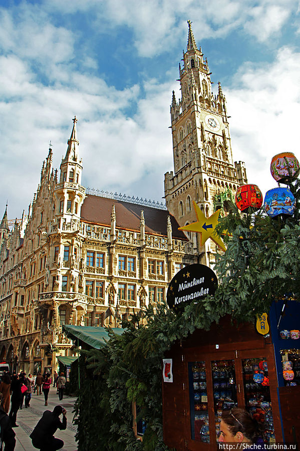 Главная площадь Мариенплатц превращается в сплошную ярмарку... Главная площадь Мариенплатц превращается в сплошную ярмарку...