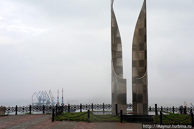 Памятник   всем  погибшим   при  освобождении  Сахалина  и   Курил. Корсаков, Россия