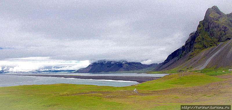 Вид береговой линии на юг — в сторону городка Хефн Дьюпивогур, Исландия