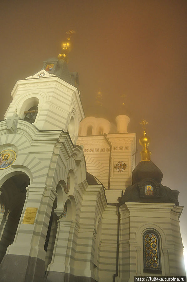 Церковь под облаками