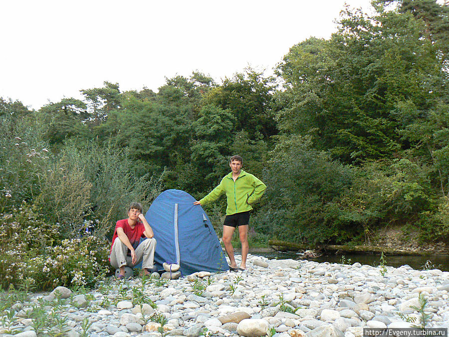 Жена сидит на черепе бедного Йорика Жена сидит на черепе бедного Йорика