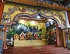 Индуистский храм чем-то напоминал театр
