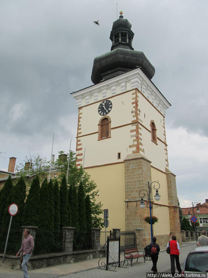 Колокольня (дзвонница) при костёле Фарным Кросно, Польша