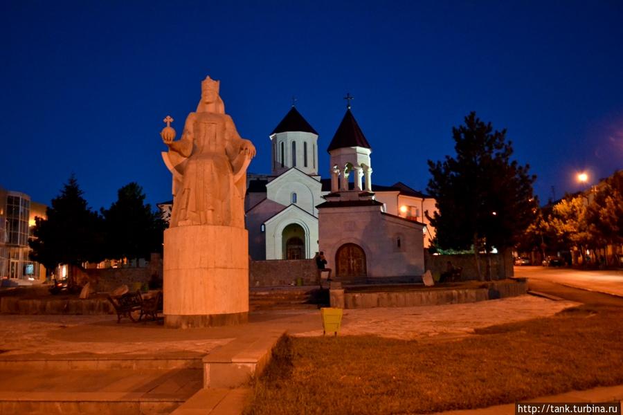 Храм и памятник царице Тамаре. Ахалцихе, Грузия