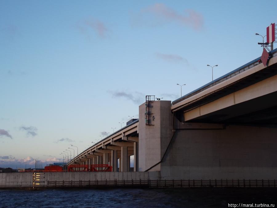 Автомобильный мост над Северным морским каналом Санкт-Петербург, Россия