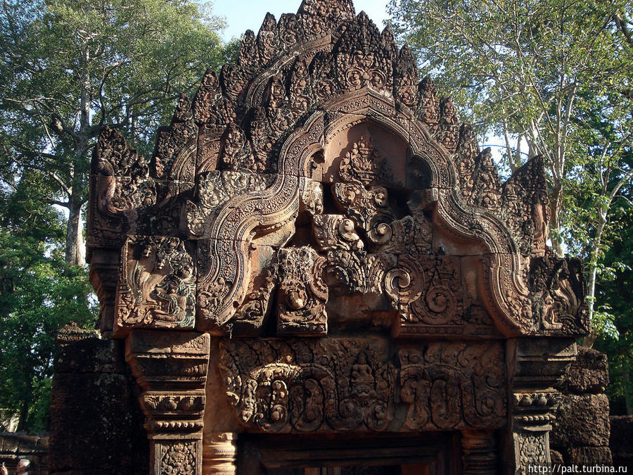 Мудрые змеи Наги великолепно смотрятся в качестве декора Ангкор (столица государства кхмеров), Камбоджа