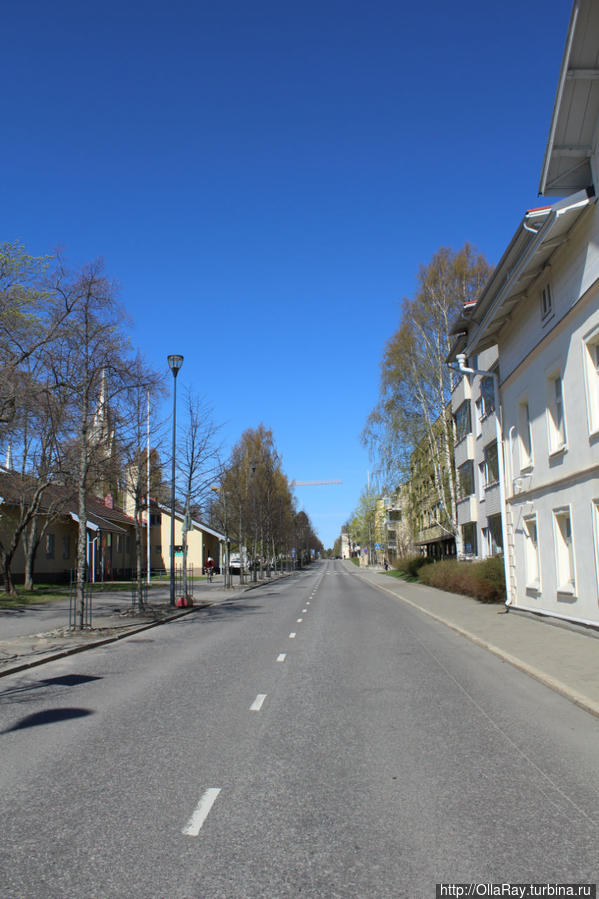 Вот типичная улица субботним отнюдь не ранним утром... В некотором роде это привлекает:) Йоэнсуу, Финляндия