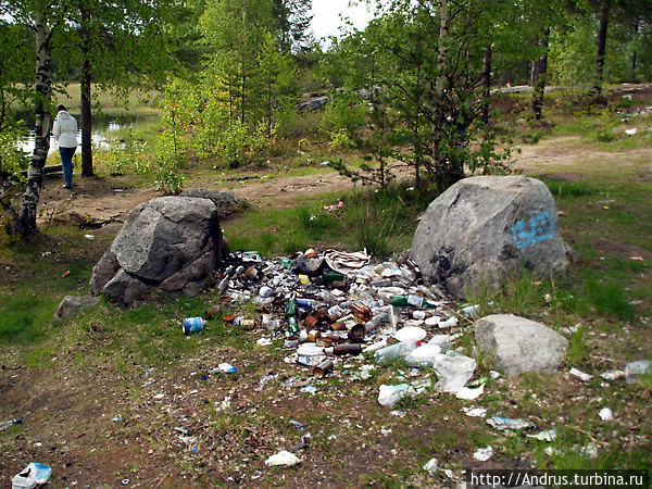 Нам приглянулось чудо – озеро с маленьким островком. Решили немного отдохнуть. ОТДОХНУЛИ! При выходе из машины, я наступил на осколок, правда, вовремя заметил, а по сему ногу не поранил. Нас окружали горы мусора! Нам приглянулось чудо – озеро с маленьким островком. Решили немного отдохнуть. ОТДОХНУЛИ! При выходе из машины, я наступил на осколок, правда, вовремя заметил, а по сему ногу не поранил. Нас окружали горы мусора!