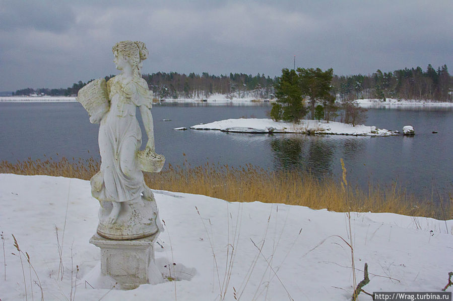 На следующий день стихия успокоилась. На следующий день стихия успокоилась.